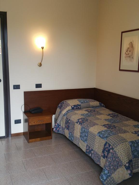 Hotel 5 Vie Almenno San Salvatore Phòng bức ảnh