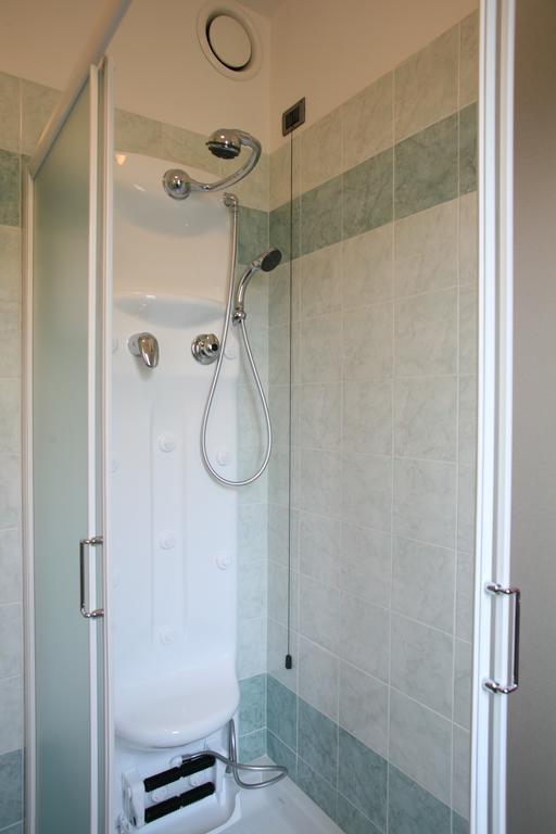 Hotel 5 Vie Almenno San Salvatore Phòng bức ảnh